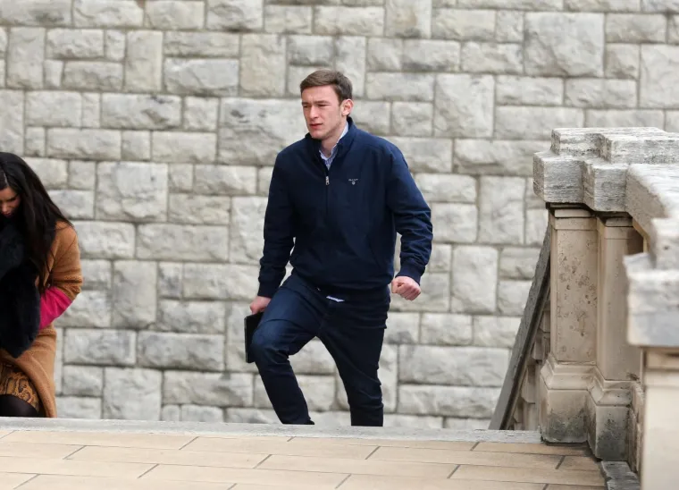 Lo&scaron;injaninu Ivanu Jeliću u Rijeci sude jer je navodno u telefonskom razgovoru prijetio premijeru i Vladi, odnosno tajnici premijera je kazao da će kupiti borbene avione, sru&scaron;iti Vladu i sve ih ubiti.