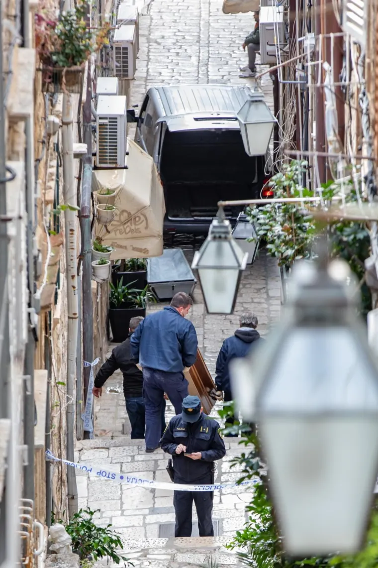 Dubrovnik: Tijela ubijenih nakon policijskog očevida prevezena kombijima