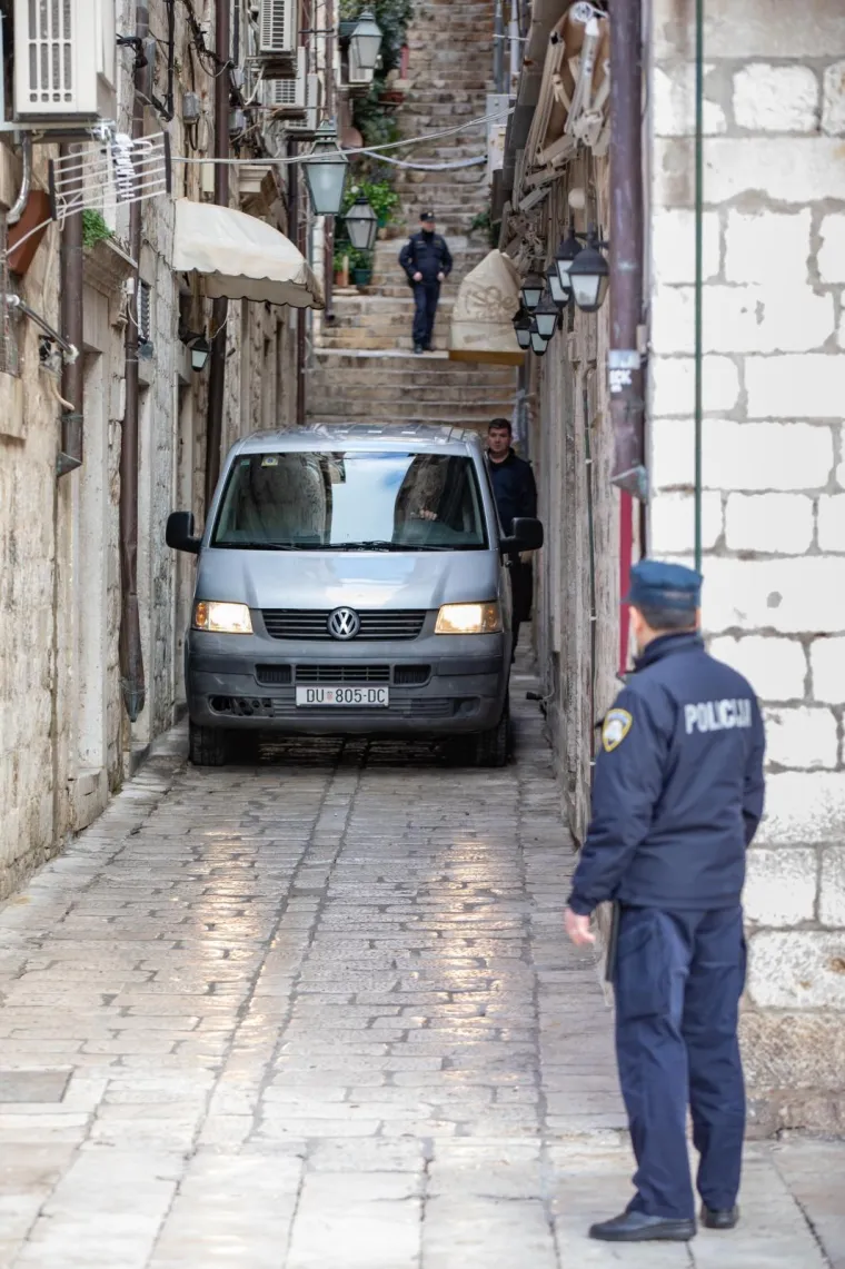 Dubrovnik: Tijela ubijenih nakon policijskog očevida prevezena kombijima