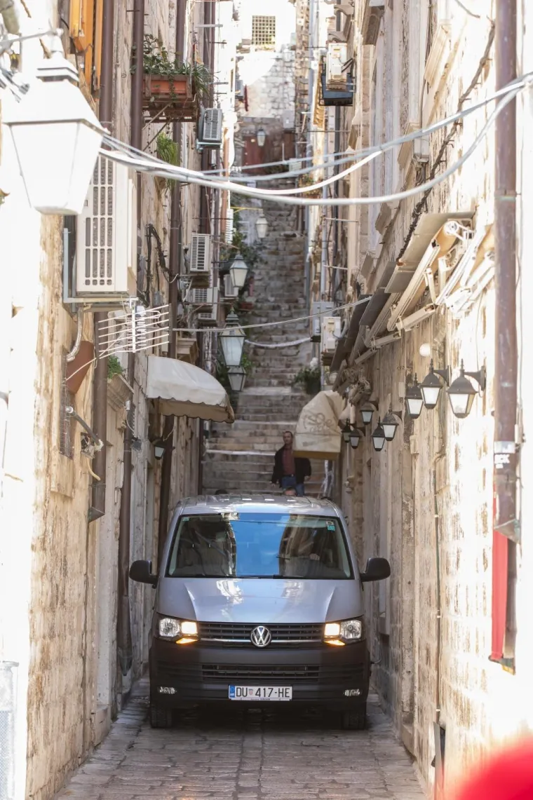 Dubrovnik: Tijela ubijenih nakon policijskog očevida prevezena kombijima