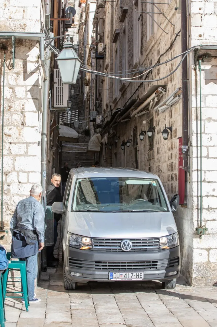 Dubrovnik: Tijela ubijenih nakon policijskog očevida prevezena kombijima