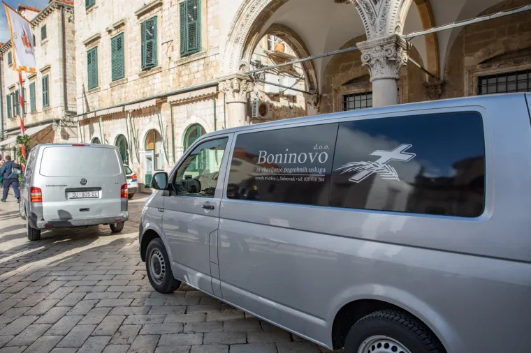 Dubrovnik: Tijela ubijenih nakon policijskog očevida prevezena kombijima