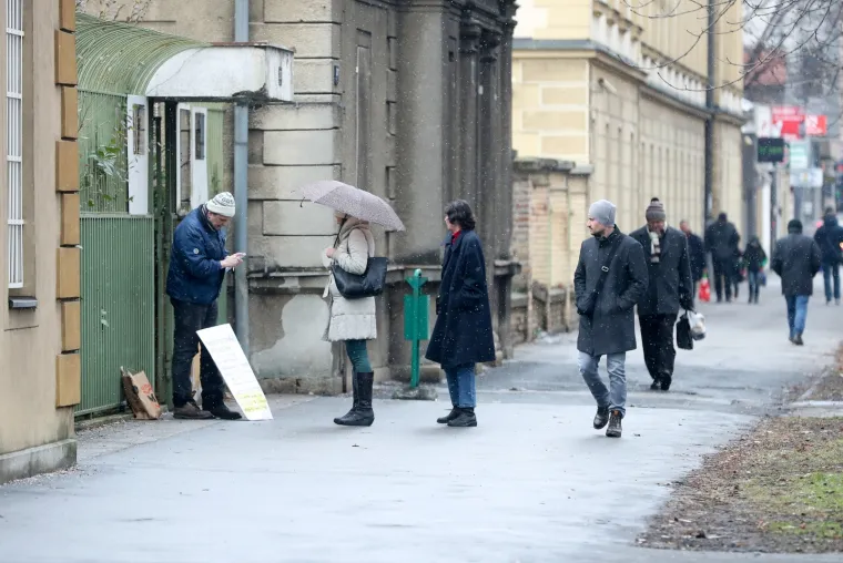 'Tko je ubio pravdu? UBILI SU JE SUCI': Prosvjeduje glađu ispred Općinskog suda u Ilici