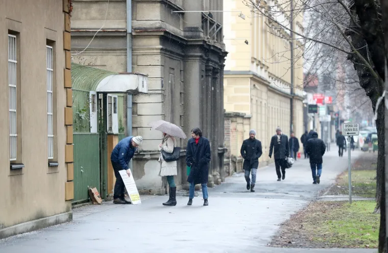 'Tko je ubio pravdu? UBILI SU JE SUCI': Prosvjeduje glađu ispred Općinskog suda u Ilici