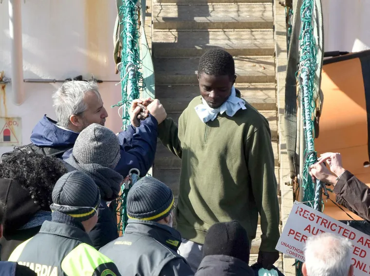 Migranti se iskrcali u Italiji: Rim ih i dalje ne želi primati