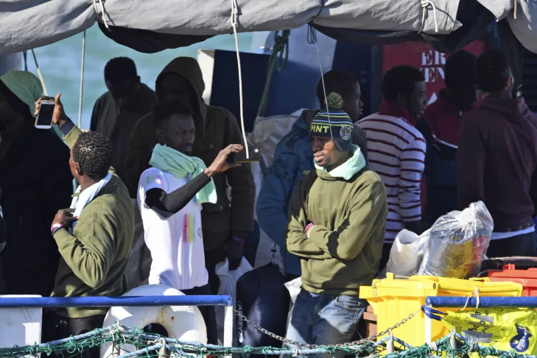 Migranti se iskrcali u Italiji: Rim ih i dalje ne želi primati