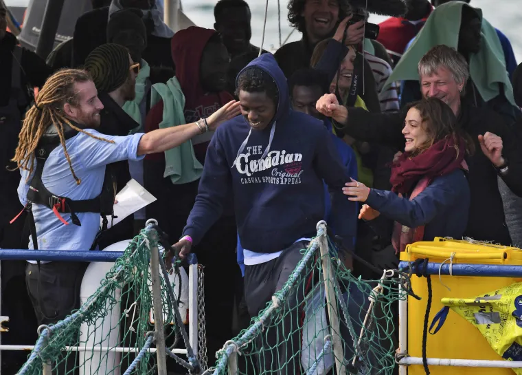 Migranti se iskrcali u Italiji: Rim ih i dalje ne želi primati