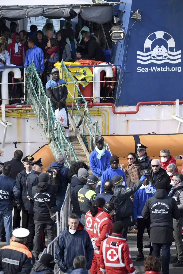Migranti se iskrcali u Italiji: Rim ih i dalje ne želi primati