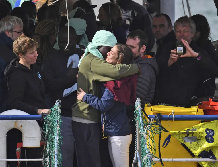 Migranti se iskrcali u Italiji: Rim ih i dalje ne želi primati