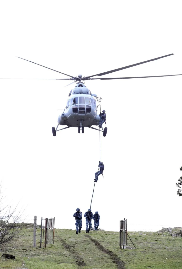 Predsjednik Vlade Andrej Plenković, ministar obrane Damir Krstičević i načelnik Glavnog stožera Oružanih snaga RH general zbora Mirko &Scaron;undov obi&scaron;li su vojarnu 116. brigade Hrvatske vojske gdje je vojska izvela vježbu.