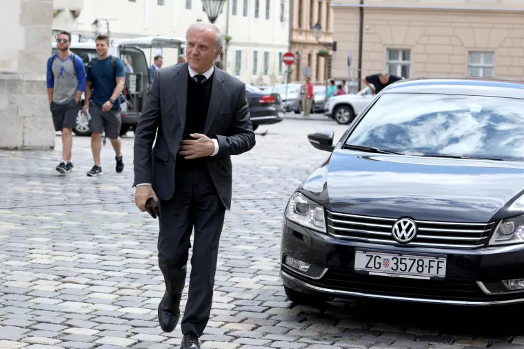 Ministar pravosuđa, Dražen Bo&scaron;njaković, diplomirani pravnik, 18.100 kuna (oženjen, ima djecu, prebivali&scaron;te u Ivanić-Gradu), plus 32.992 kune godi&scaron;nje od kapitala i dodatnih 35.348 kuna od kapitala