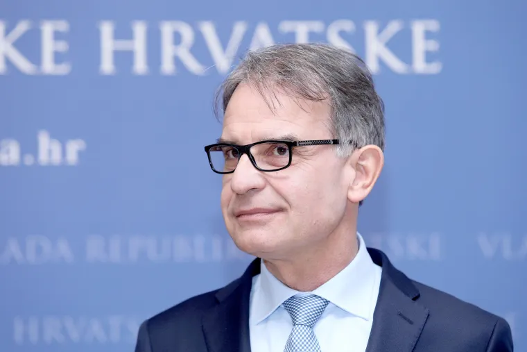 Ministar turizma, Gari Cappelli, inženjer pomorskog prometa (V&Scaron;S), 17.211 kuna (razveden, ima djecu, prebivali&scaron;te u Malom Lo&scaron;inju), plus 115.000 kuna godi&scaron;nje od iznajmljivanja naslijeđenih apartmana