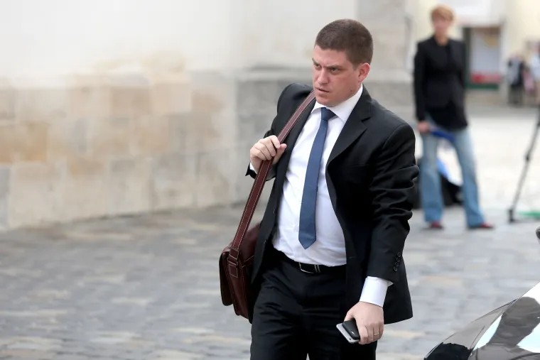 Ministar mora, prometa i infrastrukture, Oleg Butković, diplomirani inženjer pomorskog prometa, 16.093 kune (oženjen, ima djecu, prebivali&scaron;te u Novom Vinodolskom)