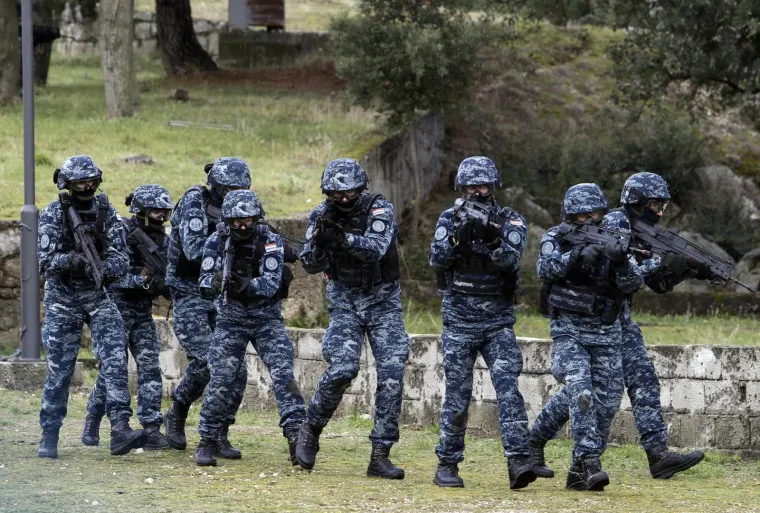 U Pločama su bili i ministri Oleg Butković, Tomislav Čorić te zapovjednik Hrvatske ratne mornarice komodor Ivo Rafaneli i načelnik glavnog stožera oružanih snaga RH Mirko &Scaron;undov.