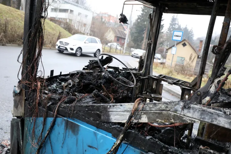 Na Šestinama izgorio ZET-ov autobus