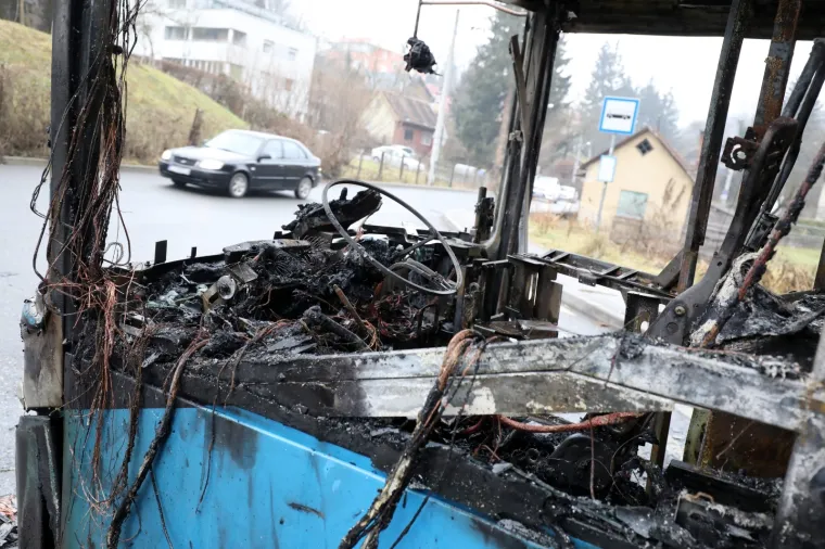 Na Šestinama izgorio ZET-ov autobus