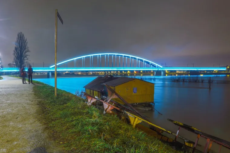 FOTO Rijeka Sava narasla za 5 metara i izlila se iz korita