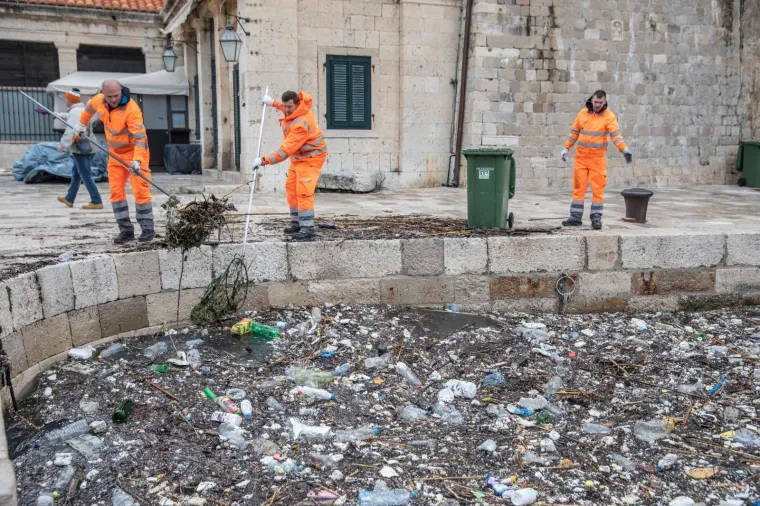 Jako jugo i gomile smeća u Dubrovniku: Otkazana procesija na Festi sv. Vlahe