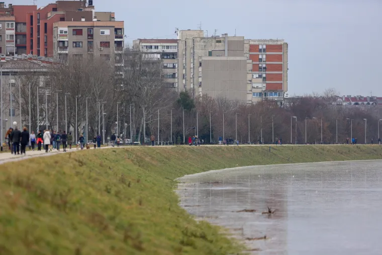 Nabujala Sava izlila se iz korita, prijeti nam i vodeni val iz Slovenije!