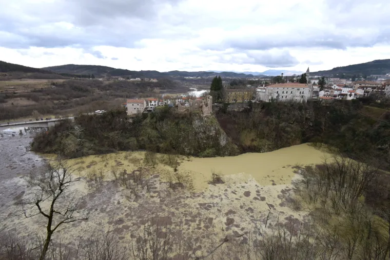 Ekstremne količine oborina u 24 sata: Ki&scaron;a začepila Pazinsku jamu, voda bila visoka čak 50 metara