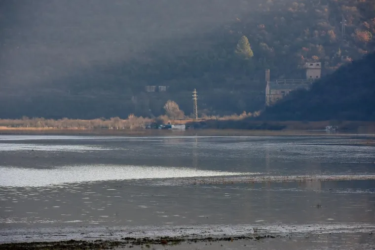 Veliki dijelovi poljoprivrednih povr&scaron;ina ra&scaron;ke doline pod vodom, na jednom dijelu puknuo nasip!