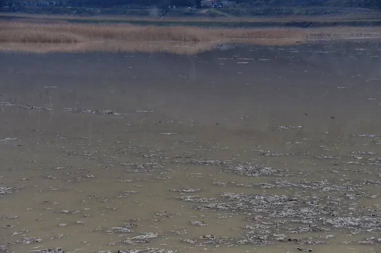Veliki dijelovi poljoprivrednih povr&scaron;ina ra&scaron;ke doline pod vodom, na jednom dijelu puknuo nasip!