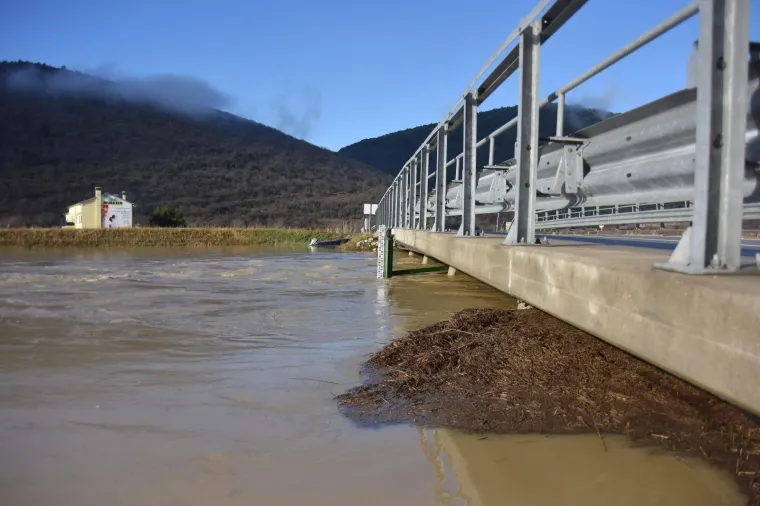 Veliki dijelovi poljoprivrednih povr&scaron;ina ra&scaron;ke doline pod vodom, na jednom dijelu puknuo nasip!