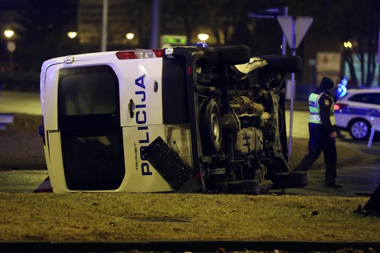 Sudar osobnog i policijskog vozila u Zagrebu
