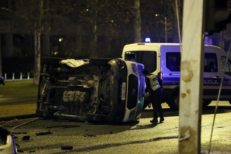 Sudar osobnog i policijskog vozila u Zagrebu