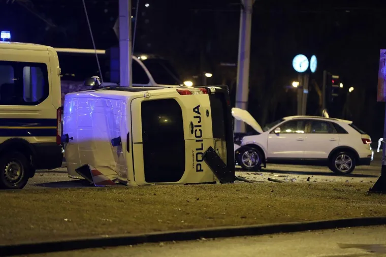 Sudar osobnog i policijskog vozila u Zagrebu