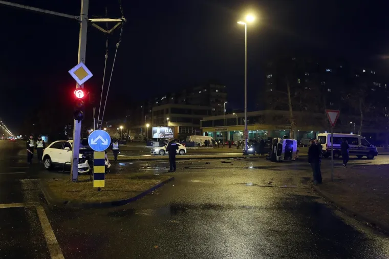 Sudar osobnog i policijskog vozila u Zagrebu