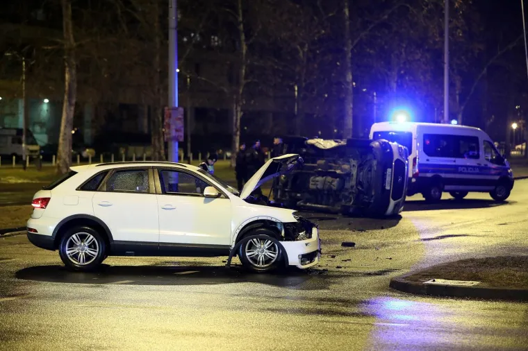 Sudar osobnog i policijskog vozila u Zagrebu