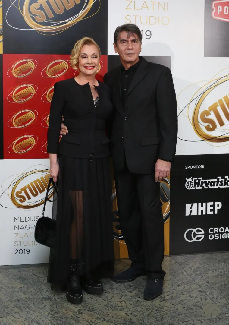 LEGENDARNA MILA 'UBILA' U MINICI KOJA BI TREBALA BITI ILEGALNA: Glave su se okretale i za ljepoticama Frankom i Miom Kovačić