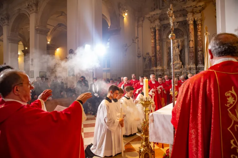 Biskup kritizirao ispred državnog vrha: 'Sekularizam je ušao u kuće, a s vjernicima se izruguje i šali'