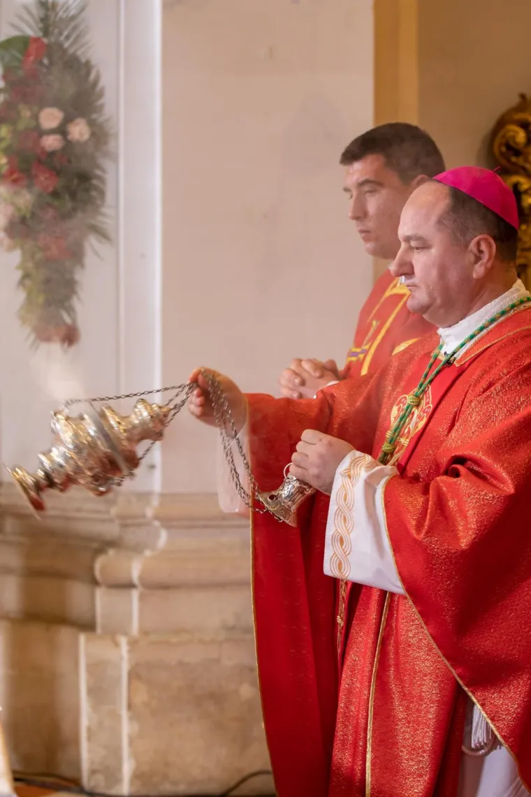 Biskup kritizirao ispred državnog vrha: 'Sekularizam je ušao u kuće, a s vjernicima se izruguje i šali'