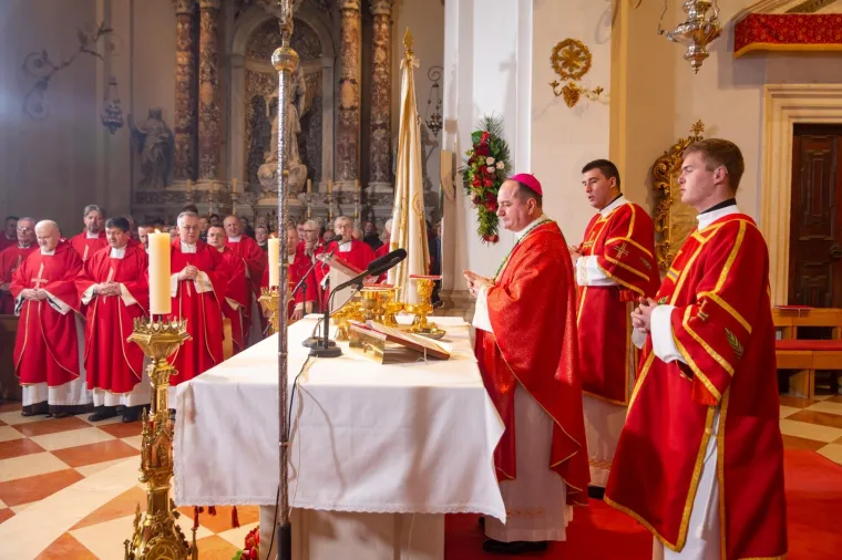 Biskup kritizirao ispred državnog vrha: 'Sekularizam je ušao u kuće, a s vjernicima se izruguje i šali'