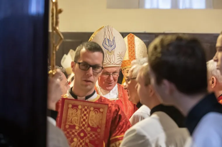 Biskup kritizirao ispred državnog vrha: 'Sekularizam je u&scaron;ao u kuće, a s vjernicima se izruguje i &scaron;ali'