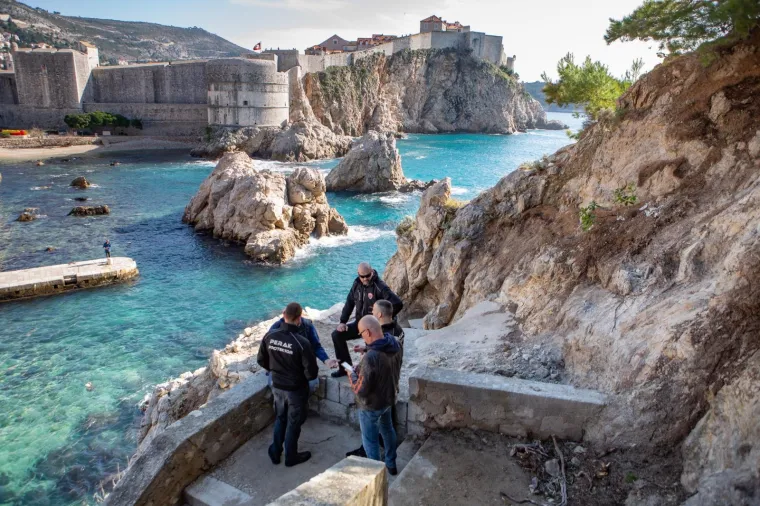 IZVODILI NEZAKONITE RADOVE NA STIJENI PODNO TVRĐAVICE LOVRIJENAC: Grad Dubrovnik podnio kaznenu prijavu