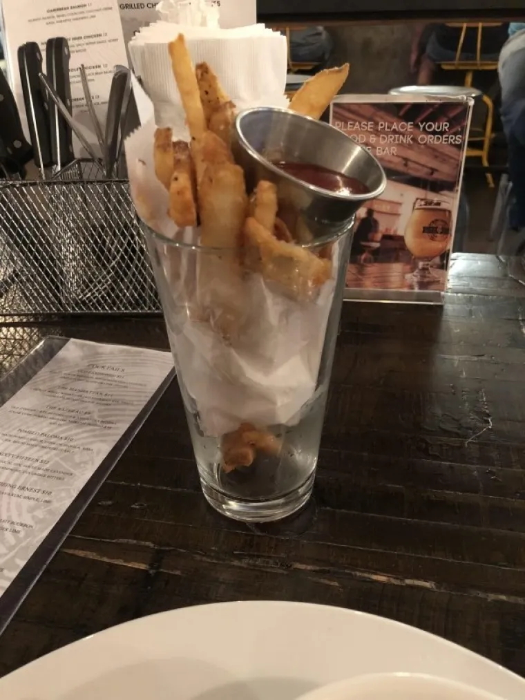 HIPSTERIMA NI&Scaron;TA NIJE SVETO: Kad vidite čime su zamijenili krigle i &scaron;alice, odmah vam dođe da trgnete jednu kratku...