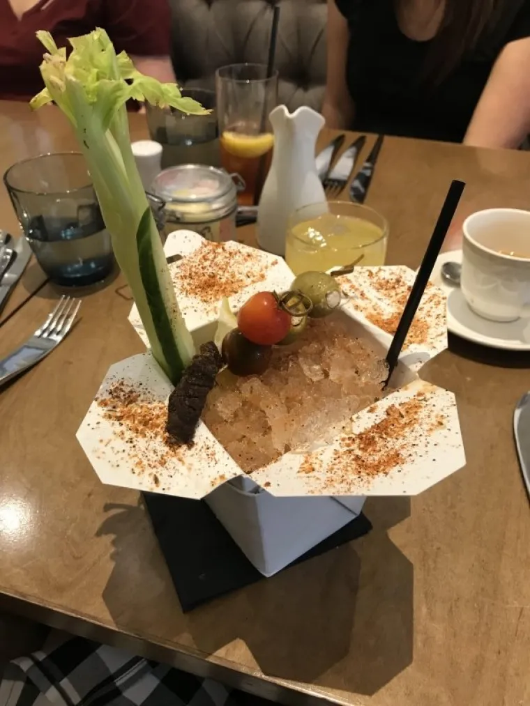 kao i bloody mary u kartonu