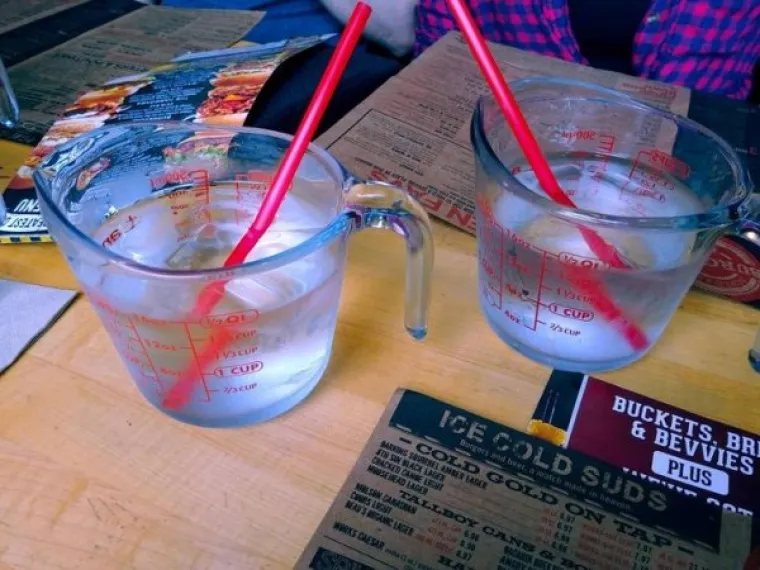 HIPSTERIMA NI&Scaron;TA NIJE SVETO: Kad vidite čime su zamijenili krigle i &scaron;alice, odmah vam dođe da trgnete jednu kratku...