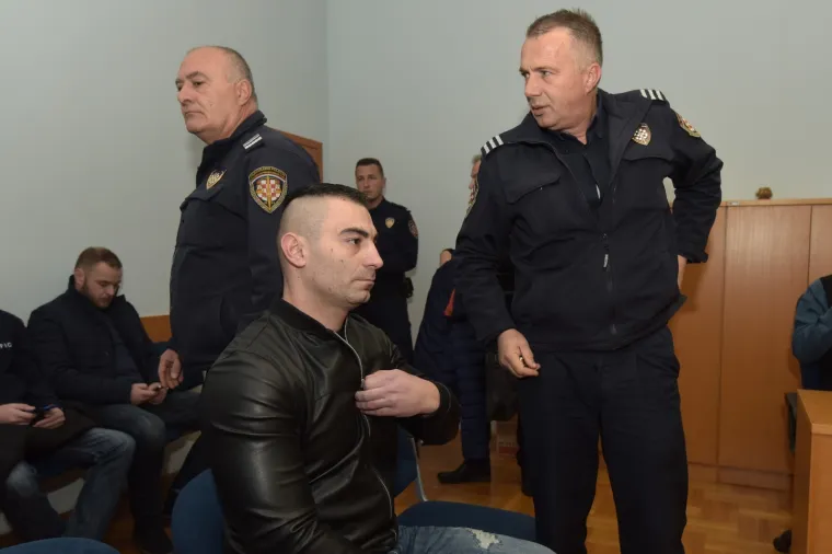Obitelj žrtve &scaron;okirana: Pogledajte kako je Darko Kovačević u sudnici dočekao izlazak iz pritvora