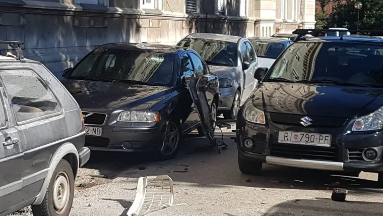 Eksplozija u riječkom KBC-u: O&scaron;tećeno nekoliko automobila, detonacija &scaron;okirala djelatnike i pacijente