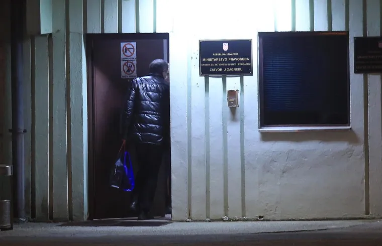 Željko Dolački u večernjim satima je došao zatvor u Remetincu i predao se policiji nakon što je više od dva dana bio nedostupan policiji.