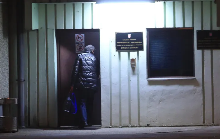 Željko Dolački u večernjim satima je do&scaron;ao zatvor u Remetincu i predao se policiji nakon &scaron;to je vi&scaron;e od dva dana bio nedostupan policiji.