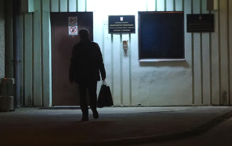 Željko Dolački u večernjim satima je do&scaron;ao zatvor u Remetincu i predao se policiji nakon &scaron;to je vi&scaron;e od dva dana bio nedostupan policiji.