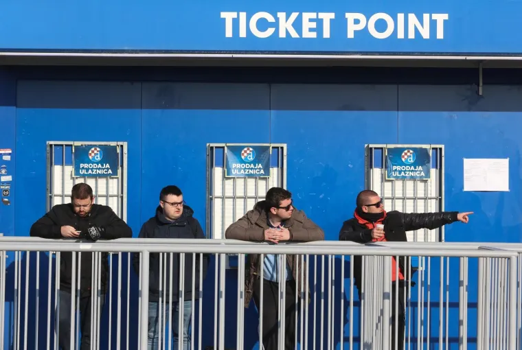 Počela je prodaja karata za uzvratnu utakmicu 1/16 finala UEFA Europa lige GNK Dinamo - FC Viktoria Plzen.  Od ranog jutra traje gužve za kupnju ulaznica za utakmicu  koja je na rasporedu 14.02.2019.