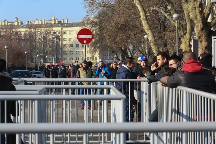 ZAGREB TRESE NAVIJAČKA GROZNICA: Traži se karta vi&scaron;e za za povijesnu utakmicu na Maksimiru