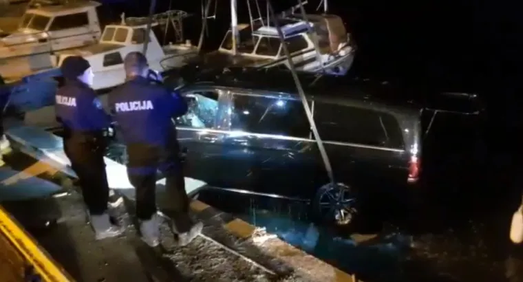 Luksuzni Mercedes noćas upao u more u Zadru: Vozač se uspio izvući i doplivati do obale