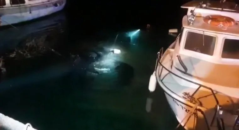 Luksuzni Mercedes noćas upao u more u Zadru: Vozač se uspio izvući i doplivati do obale